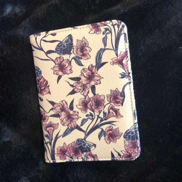 SOMA PASSPORT FOLD - Picture 1 of 2